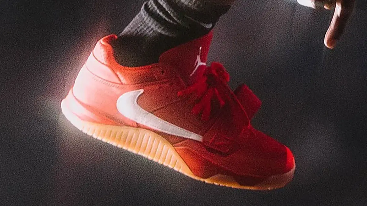 Hinh anh 2: Can canh cac ban collab Travis Scott x Jordan nam 2024-2025