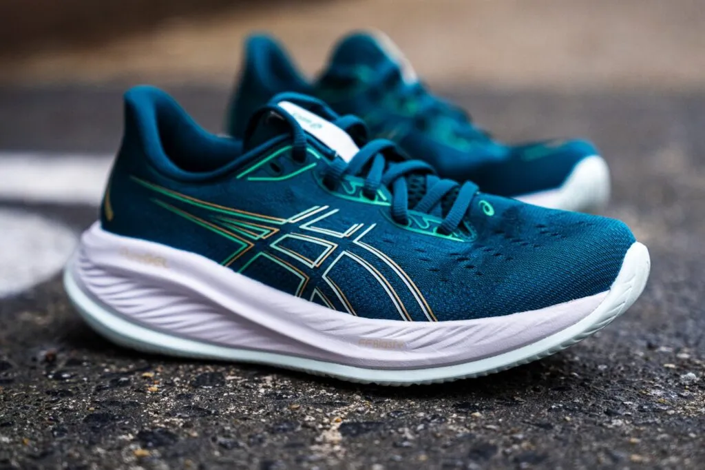 Hinh anh 3: ASICS GEL-CUMULUS 26: Mau giay chay hot nhat hien tai