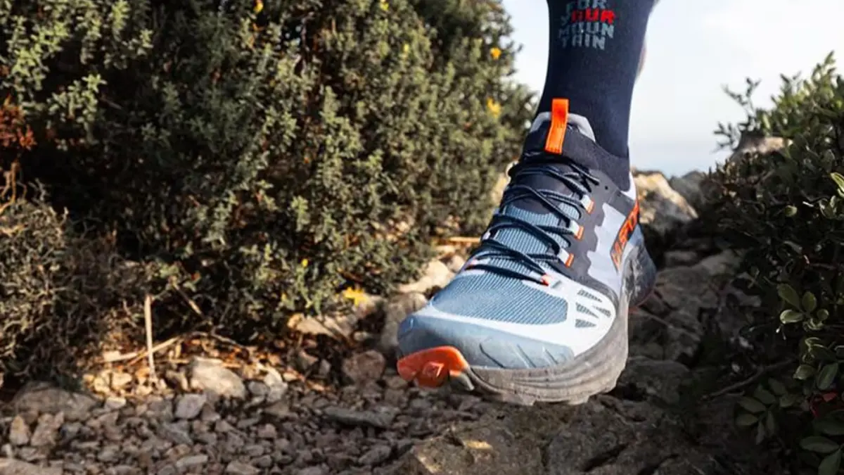 Hinh anh 5: Bat mi 9 xu huong giay sneaker dinh dam mua thu 2024