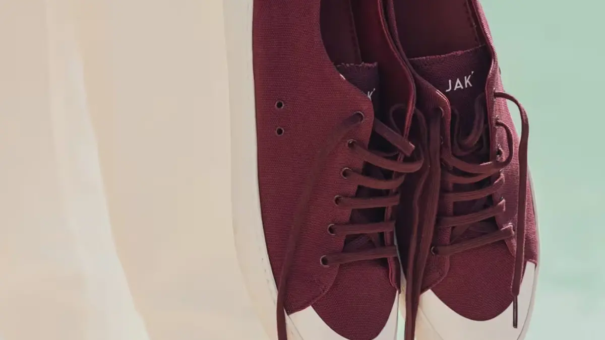 Hinh anh 9: Bat mi 9 xu huong giay sneaker dinh dam mua thu 2024