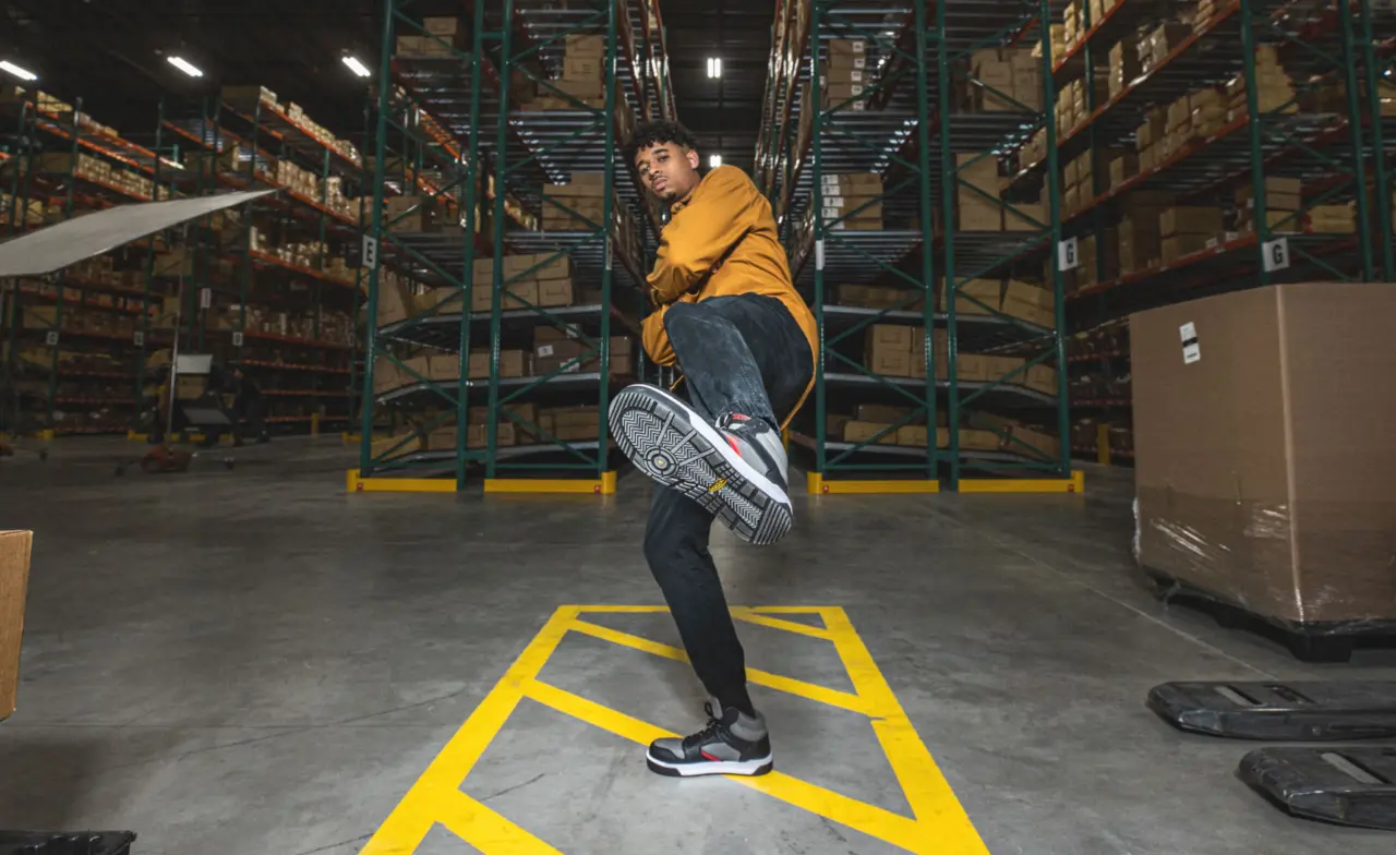 Hinh anh 4: Keen Overton ket hop sneaker co dien voi giay lao dong