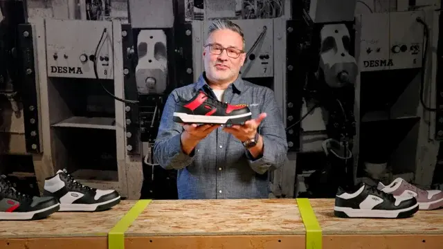 Hinh anh 2: Keen Overton ket hop sneaker co dien voi giay lao dong