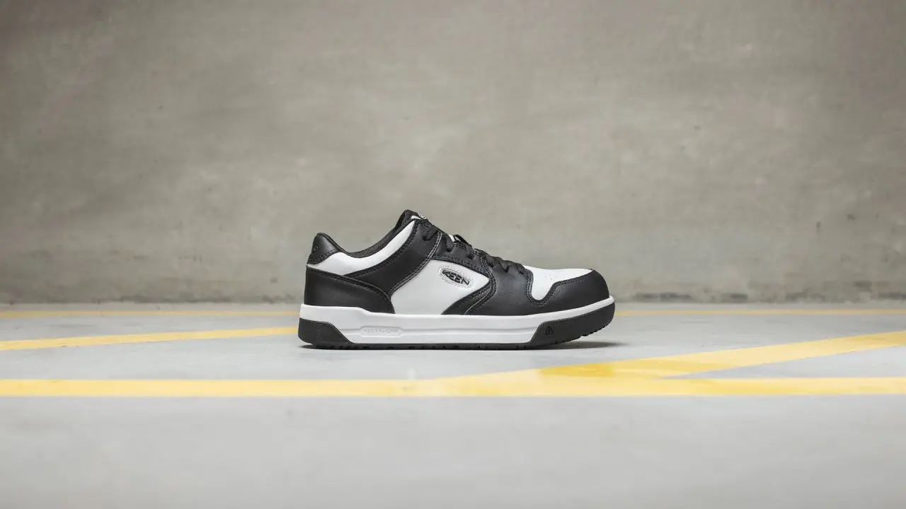 Hinh anh 3: Keen Overton ket hop sneaker co dien voi giay lao dong