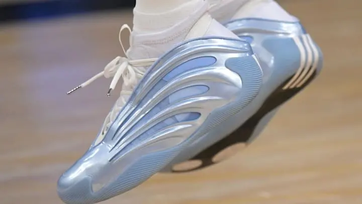 Hinh anh 4: James Harden ra mat adidas Harden Vol. 9