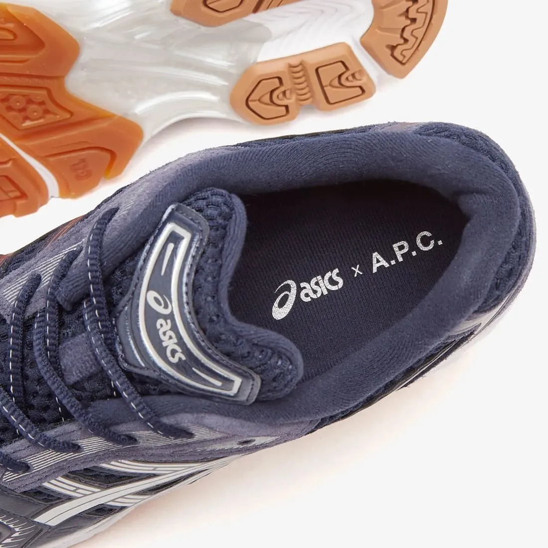Hinh anh 2: Review bo suu tap moi A.P.C. x Asics Gel-Kayano 14