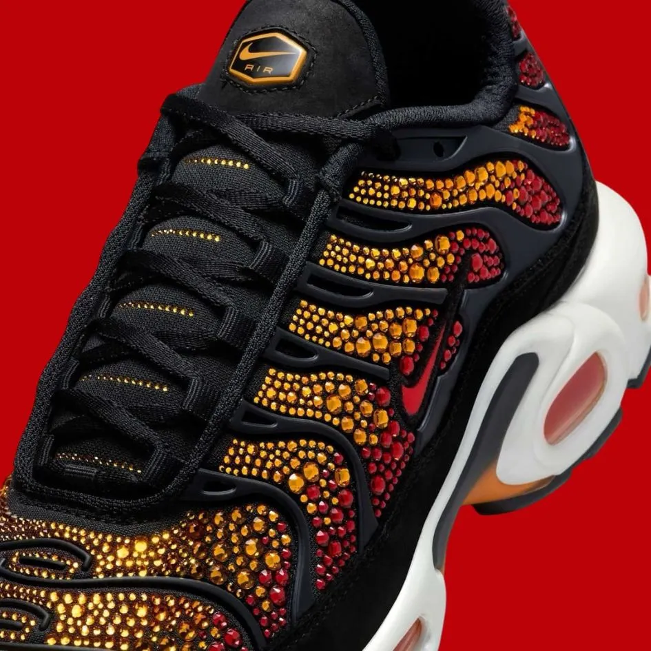 Hinh anh 2: Review bo suu tap moi Swarovski x Nike Air Max Plus