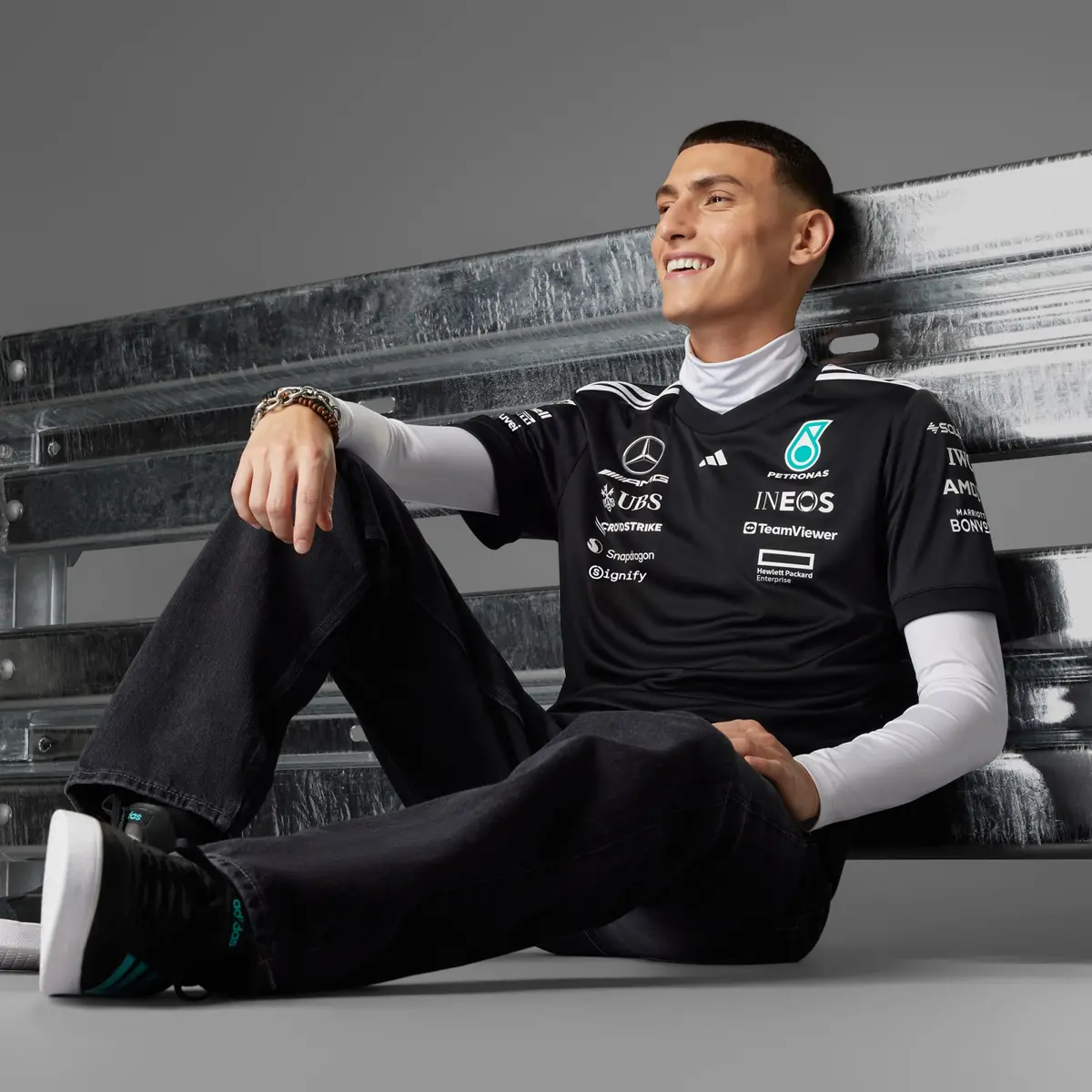 Adidas "Chiếm" Mercedes F1 Từ Puma – Hợp Tác Gây Xôn Xao Giới Thể Thao