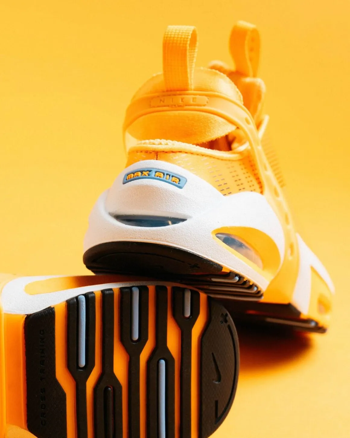 Hinh anh 3: Nike Air Max Craze: Su tro lai day an tuong cua mot mau giay retro dac biet