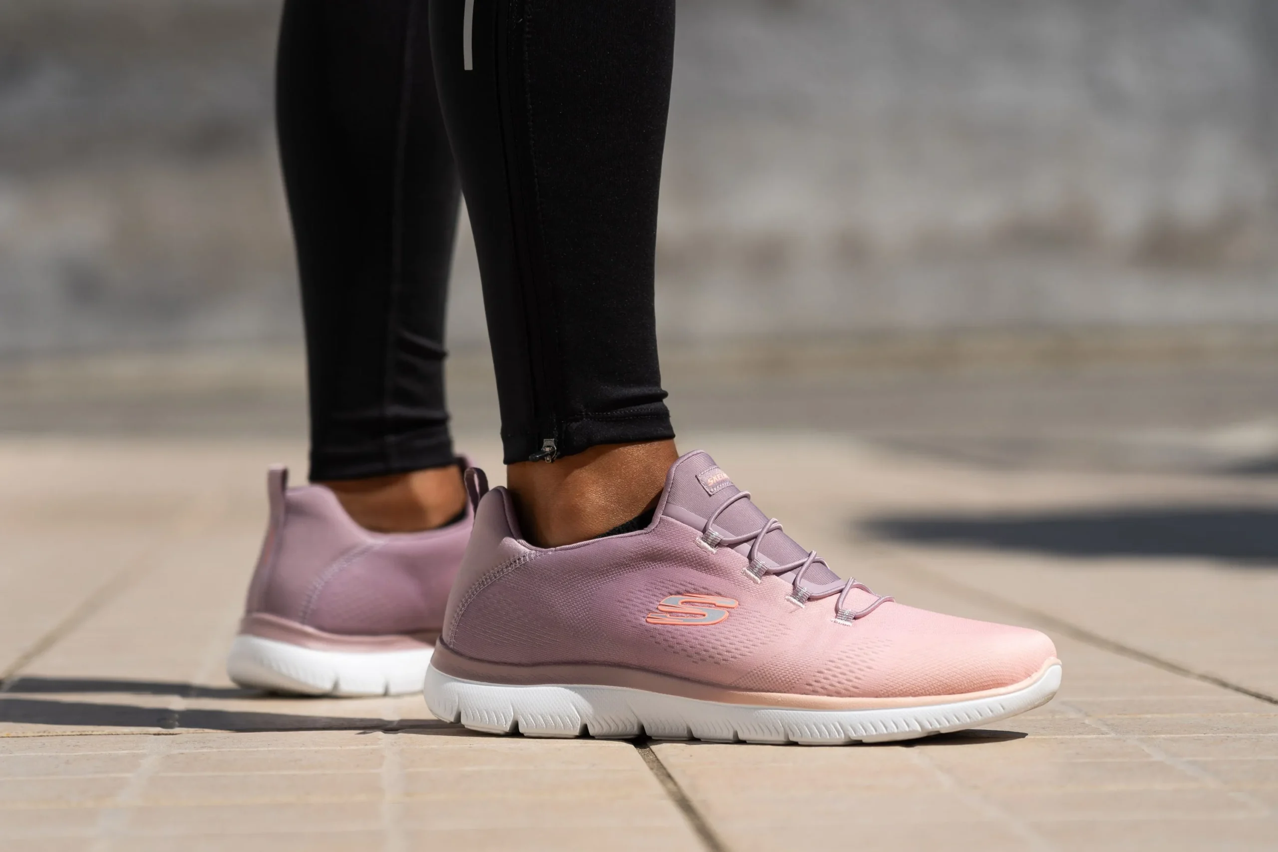 Skechers Summits: Tiện lợi, êm ái và phong cách cho mọi hoạt động
