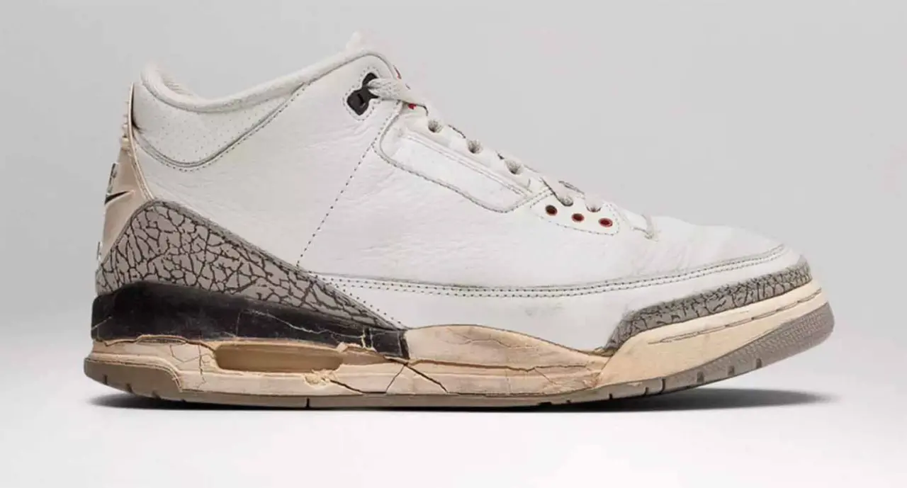 10 đôi giày sneakers biểu tượng nhất mọi thời đại tính đến 2025