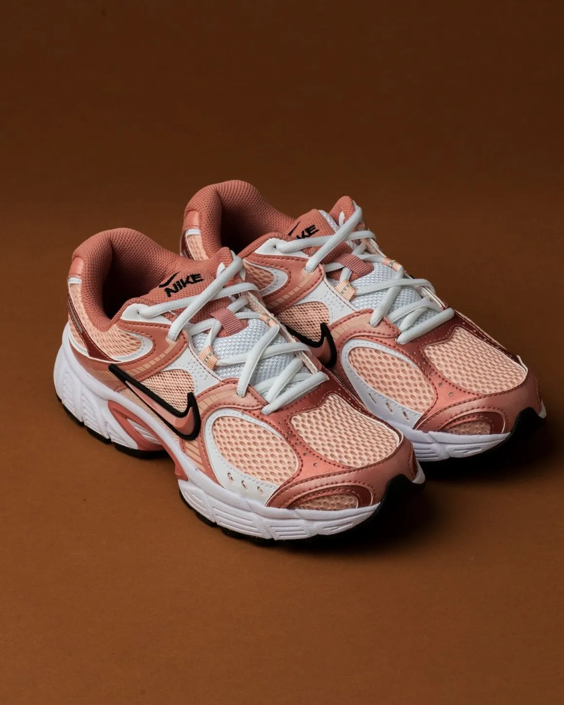 Hinh anh 4: Review Nike V5 RNR: Tan binh Y2K chinh phuc nguoi ham mo