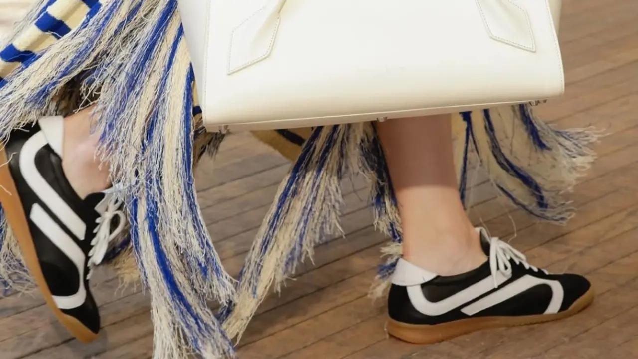 Hinh anh 6: Top 13 doi giay sneaker mua he 2025 dang so huu nhat: tu co dien den hien dai