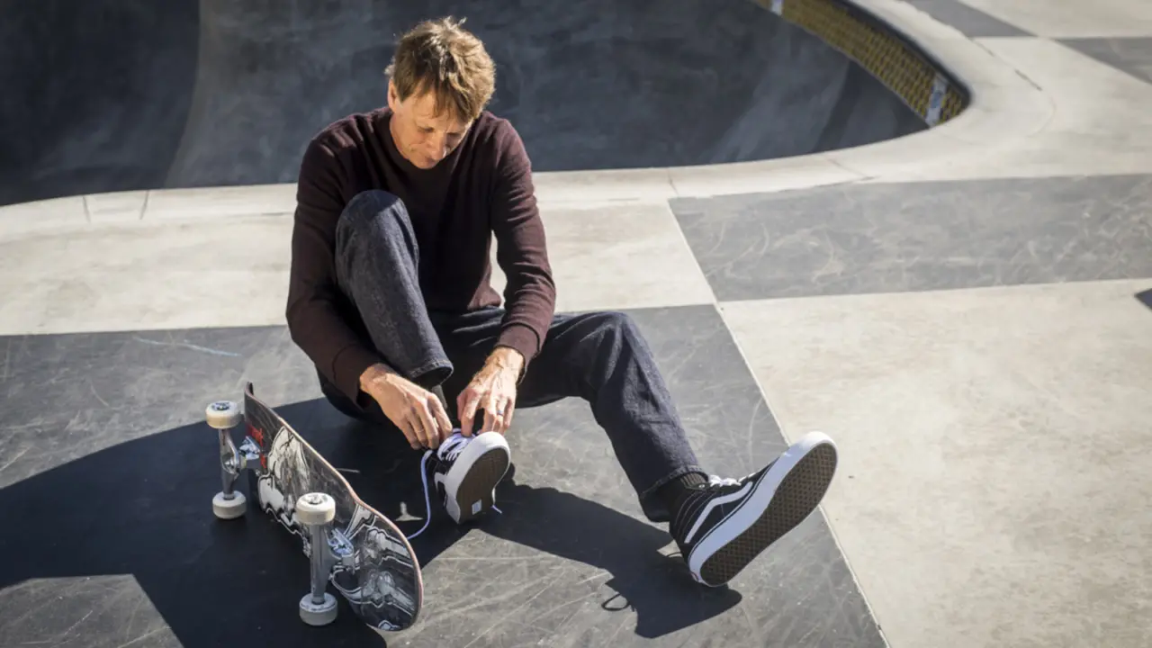 Hinh anh 1: Serena Williams, Steph Curry, Tony Hawk, Roger Federer giay the thao