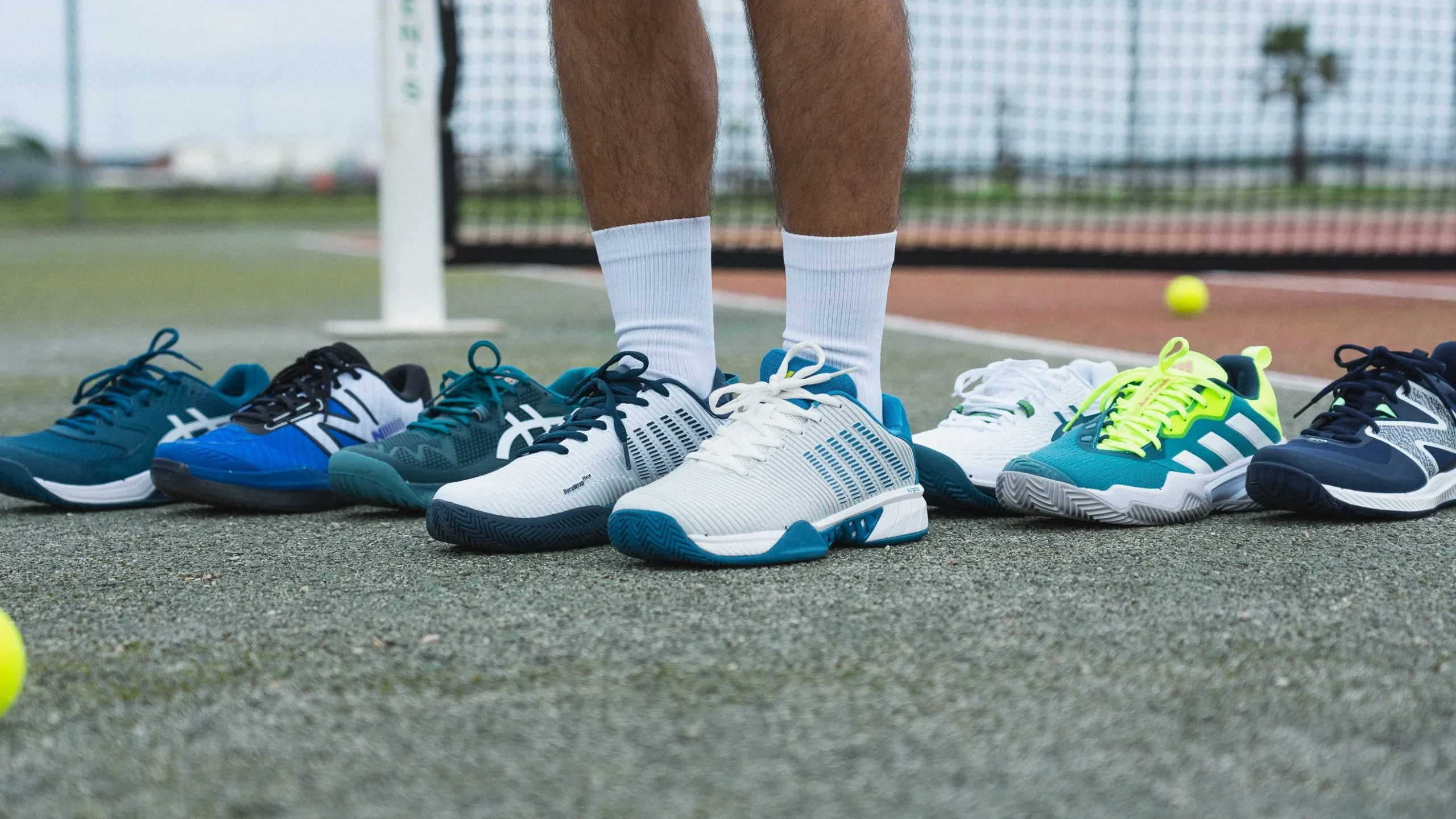 Từ sân đấu đến sàn diễn: Giày tennis đã trở thành giày thể thao thời trang như thế nào?