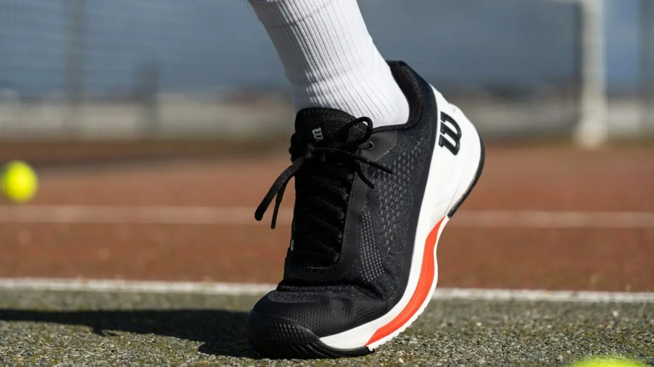 Wilson Rush Pro 4.0: Vũ khí cho sân tennis và pickleball