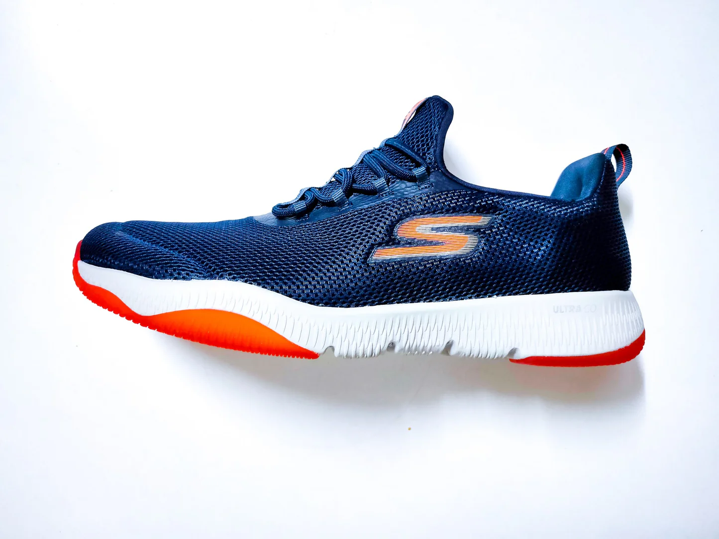 Lịch sử và Quyền sở hữu của Skechers (1993-2024)