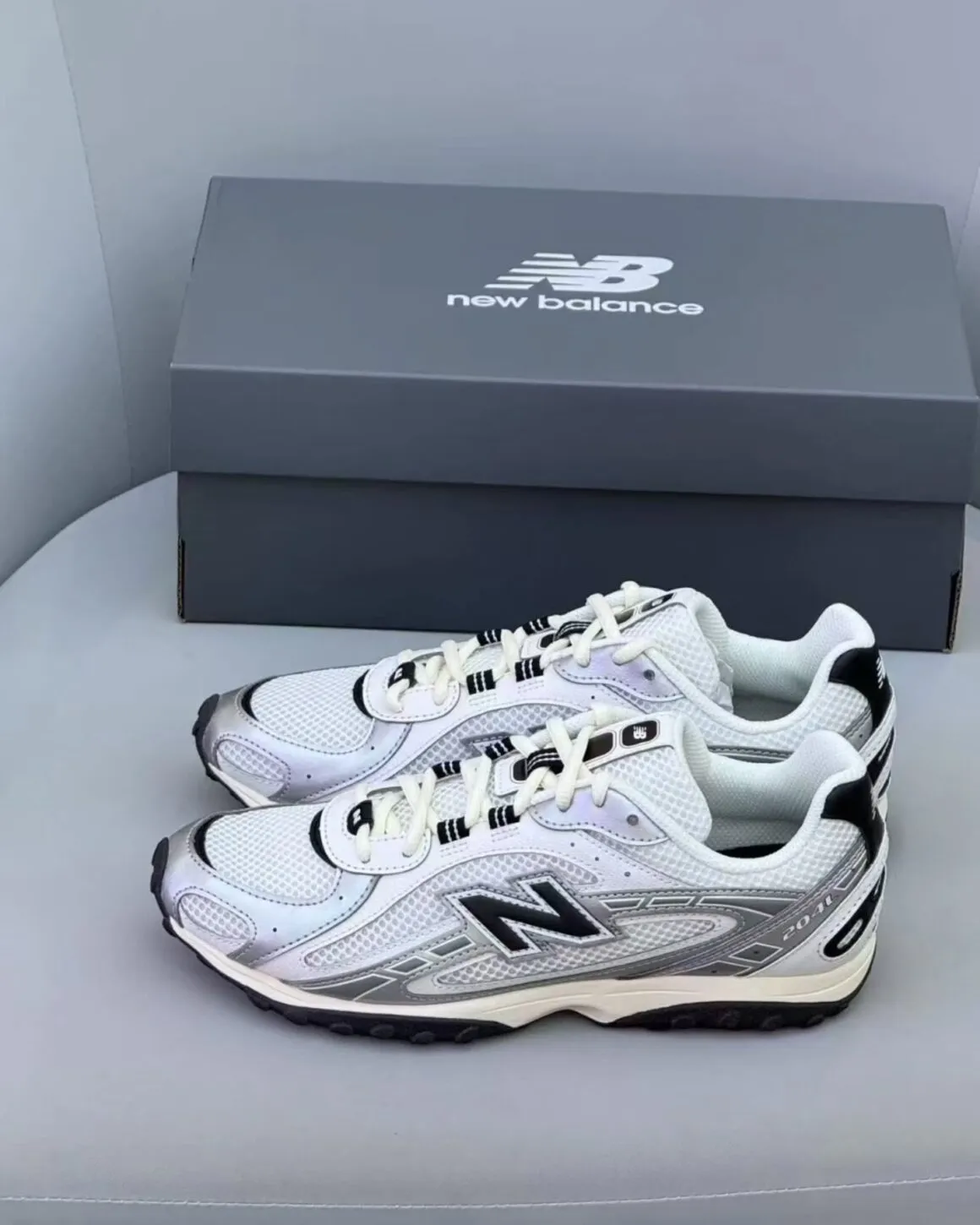 New Balance 204L – Tân binh retro-tech khuấy đảo toàn cầu