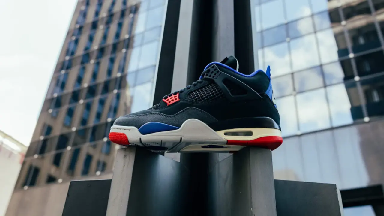 Hinh anh 3: Air Jordan 4 Rare Air voi phoi mau den, do va xanh, phat hanh he 2025
