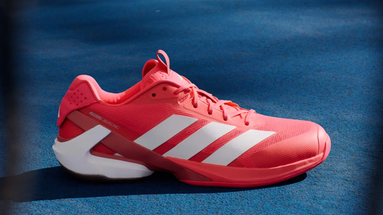 Adizero Ubersonic 5: lướt gió làm chủ tốc độ sân đấu