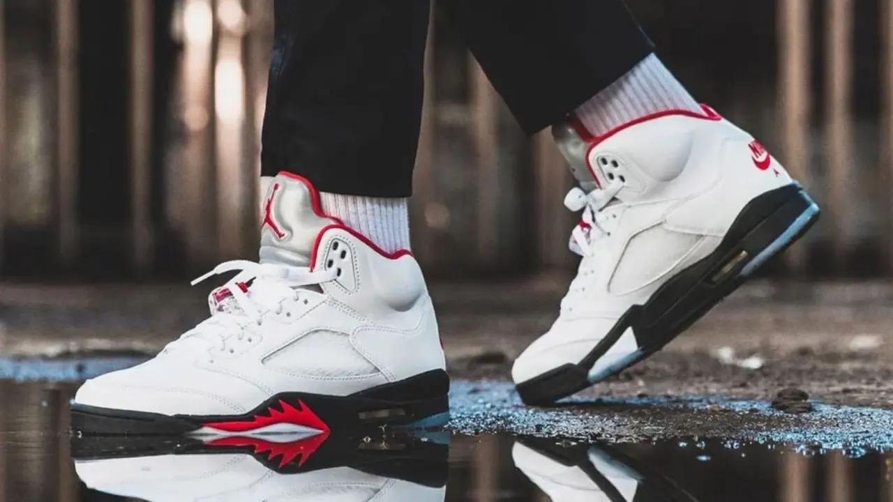 Hinh anh 7: Air Jordan 5 'Fire Red' - Bieu tuong van hoa giay the thao