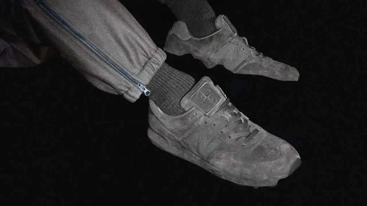 Hinh anh 5: Stone Island x New Balance 574 Ghost: Giay sneaker toi gian voi ba phoi mau Dark Brown, Grey, Navy, ra mat tai London Fashion Week.