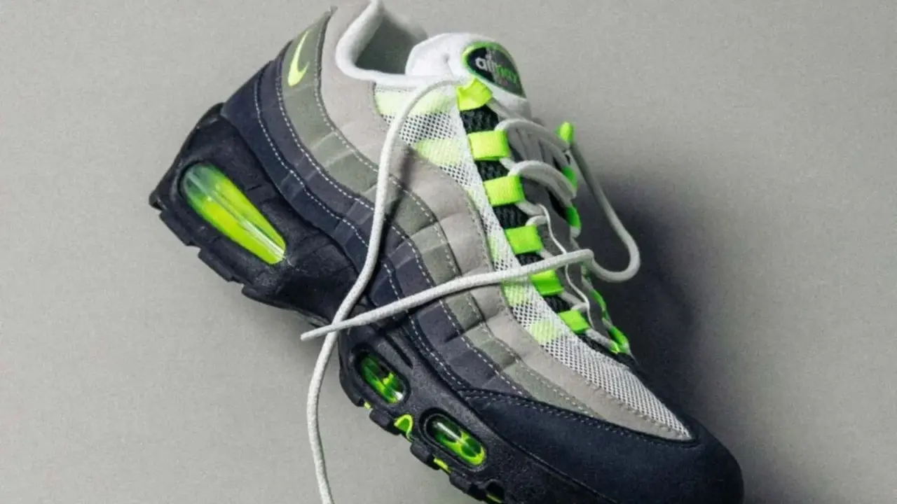Hinh anh 3: Hinh anh Harajuku x Nike Air Max 95 phien ban moi tu atmos, noi bat voi sac xanh jade va chi tiet HRJK.