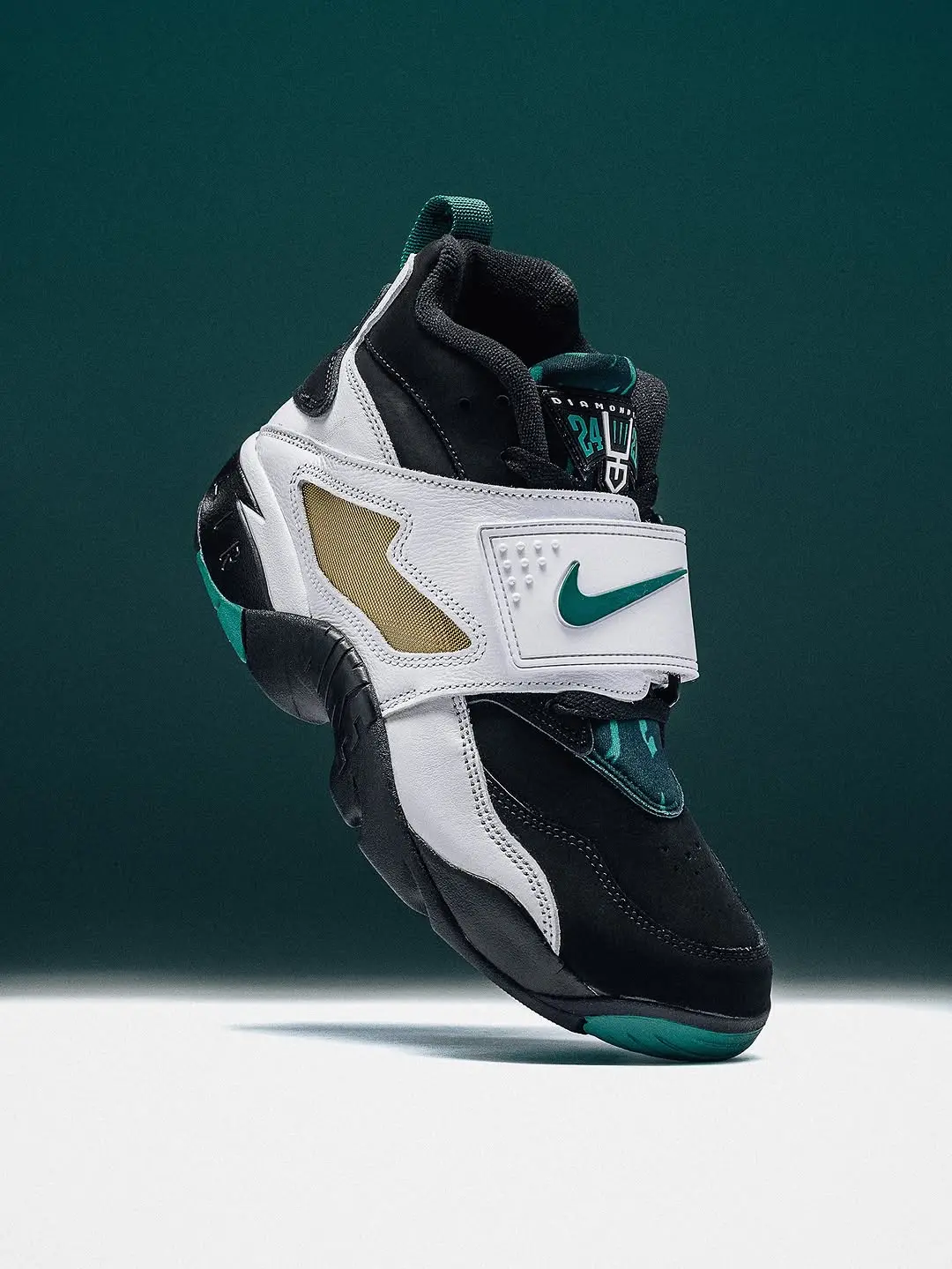 Diamond Turf ’93: Biểu tượng Nike chứng minh giá trị thật sự Diamond Turf ’93: Biểu tượng Nike chứng minh giá trị thật sự