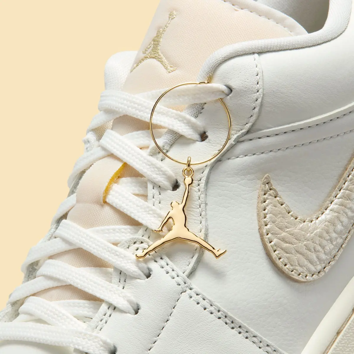 Jordan Brand mang đến diện mạo cao cấp với Air Jordan 1 ‘Metallic Team Gold