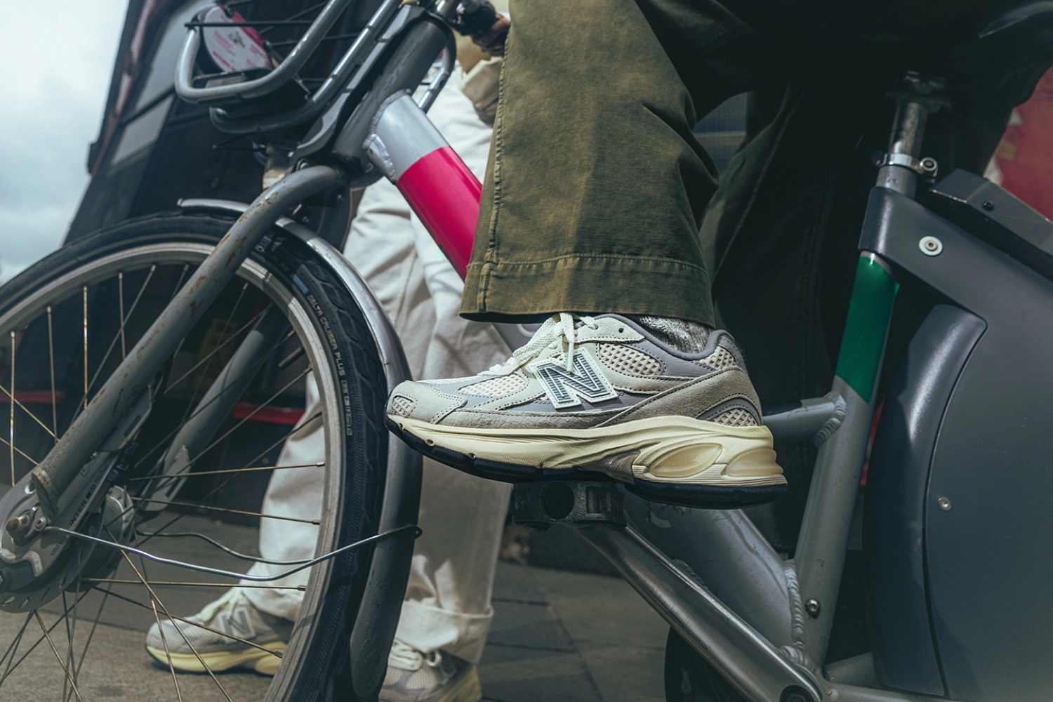 Kỷ niệm 20 năm: Moonbeam ra mắt bộ sưu tập New Balance 2010s đặc biệt