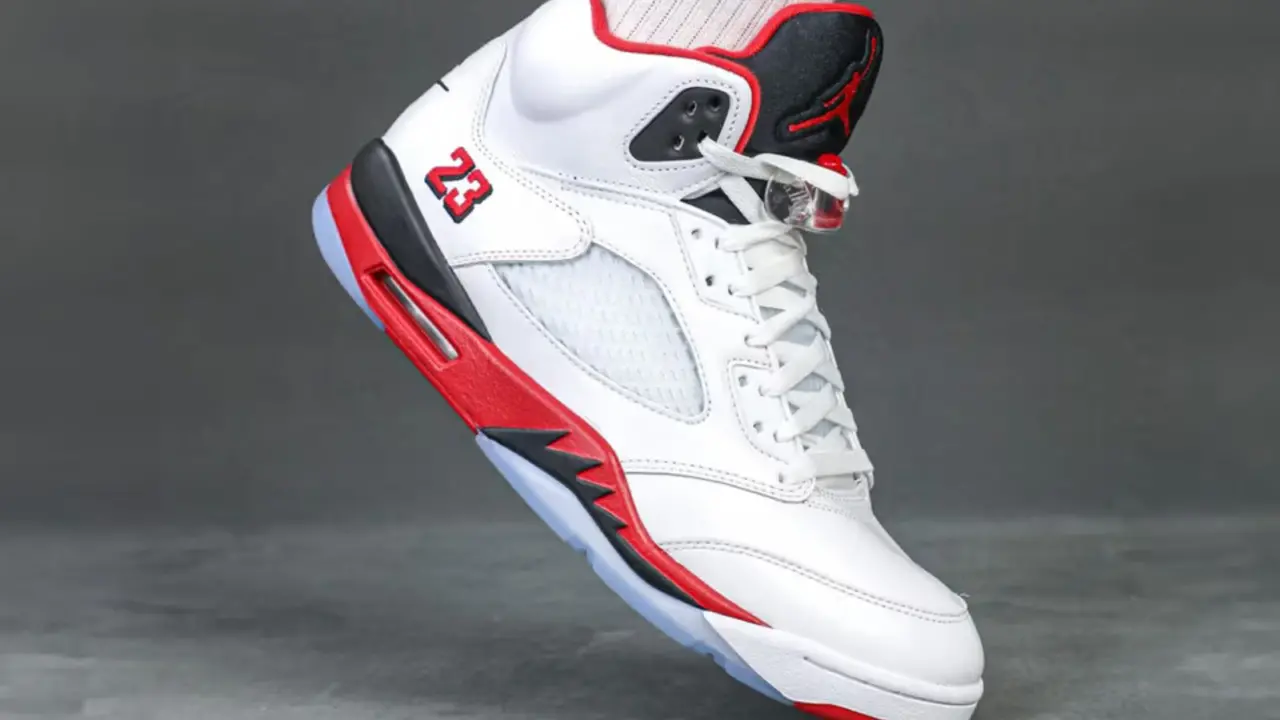Hinh anh 3: Hinh anh sieu pham sneakers METAGIRL x Saucony ProGrid Paramount, Air Jordan 5 OG Fire Red va BAPE x adidas F50 sap ra mat thang 9