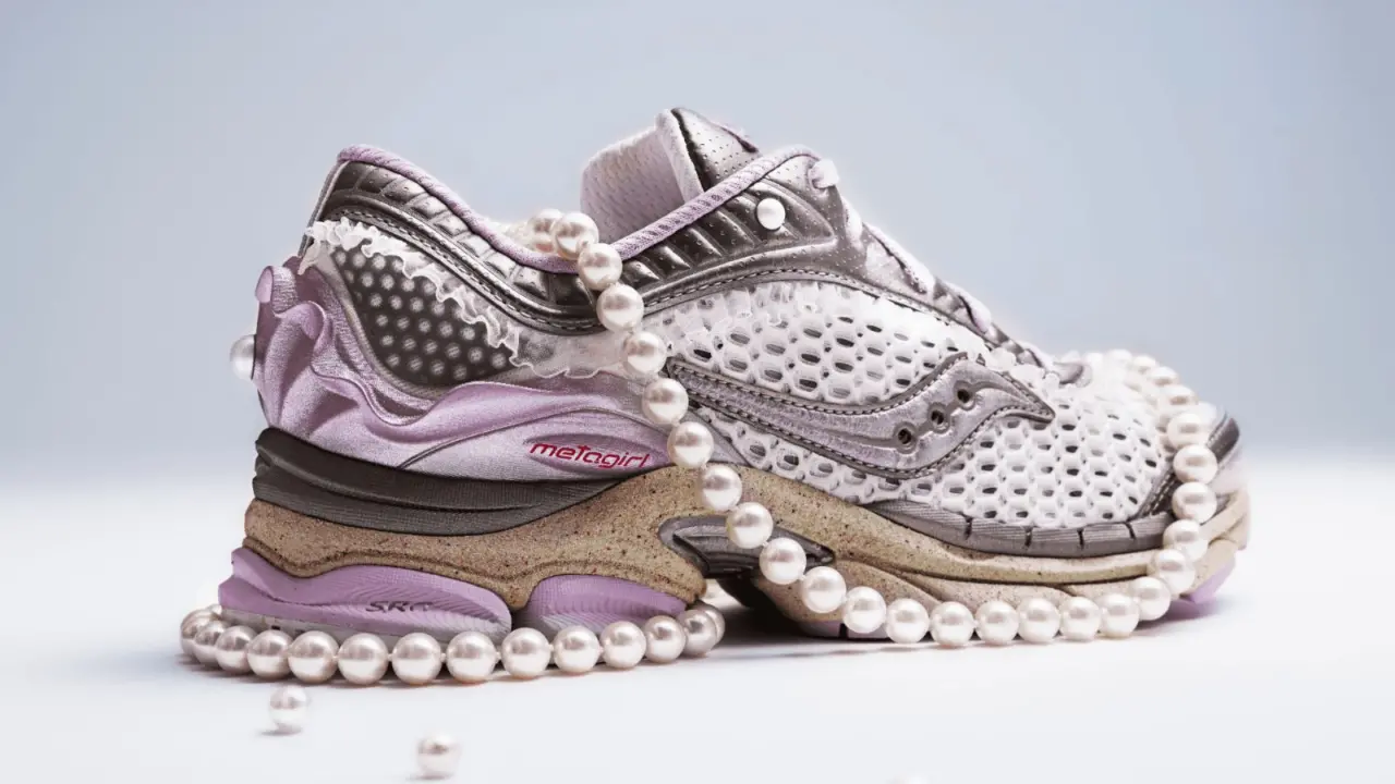Hinh anh 3: Sneaker METAGIRL x Saucony ProGrid Paramount voi thiet ke nu quyen, ket hop cong nghe in 3D va cam hung tu anh trang.