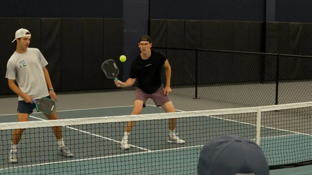 Hinh anh 6: Hinh anh vot CRBN TruFoam Waves - su lua chon tinh te cho nguoi choi pickleball