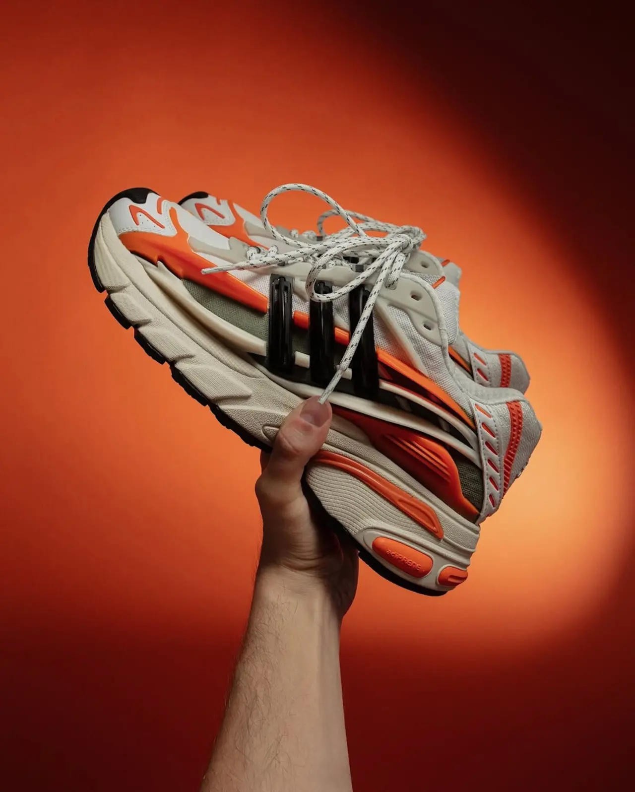 Adidas và Pharrell sắp tung thêm nhiều phiên bản Virginia Adistar Jellyfish Adidas và Pharrell sắp tung thêm nhiều phiên bản Virginia Adistar Jellyfish