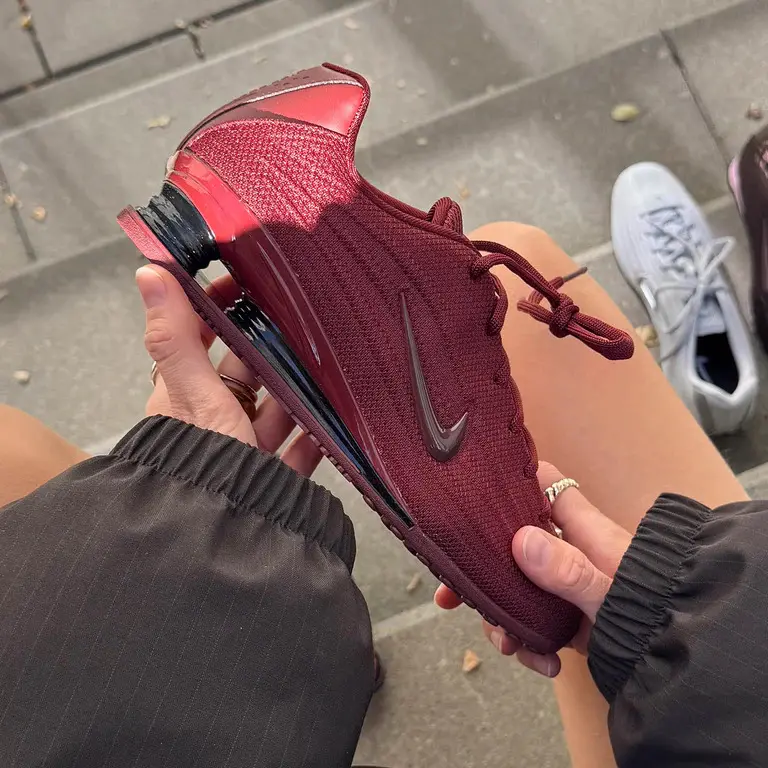 Giới thiệu Nike Shox Z – Khi huyền thoại trở lại với diện mạo mới