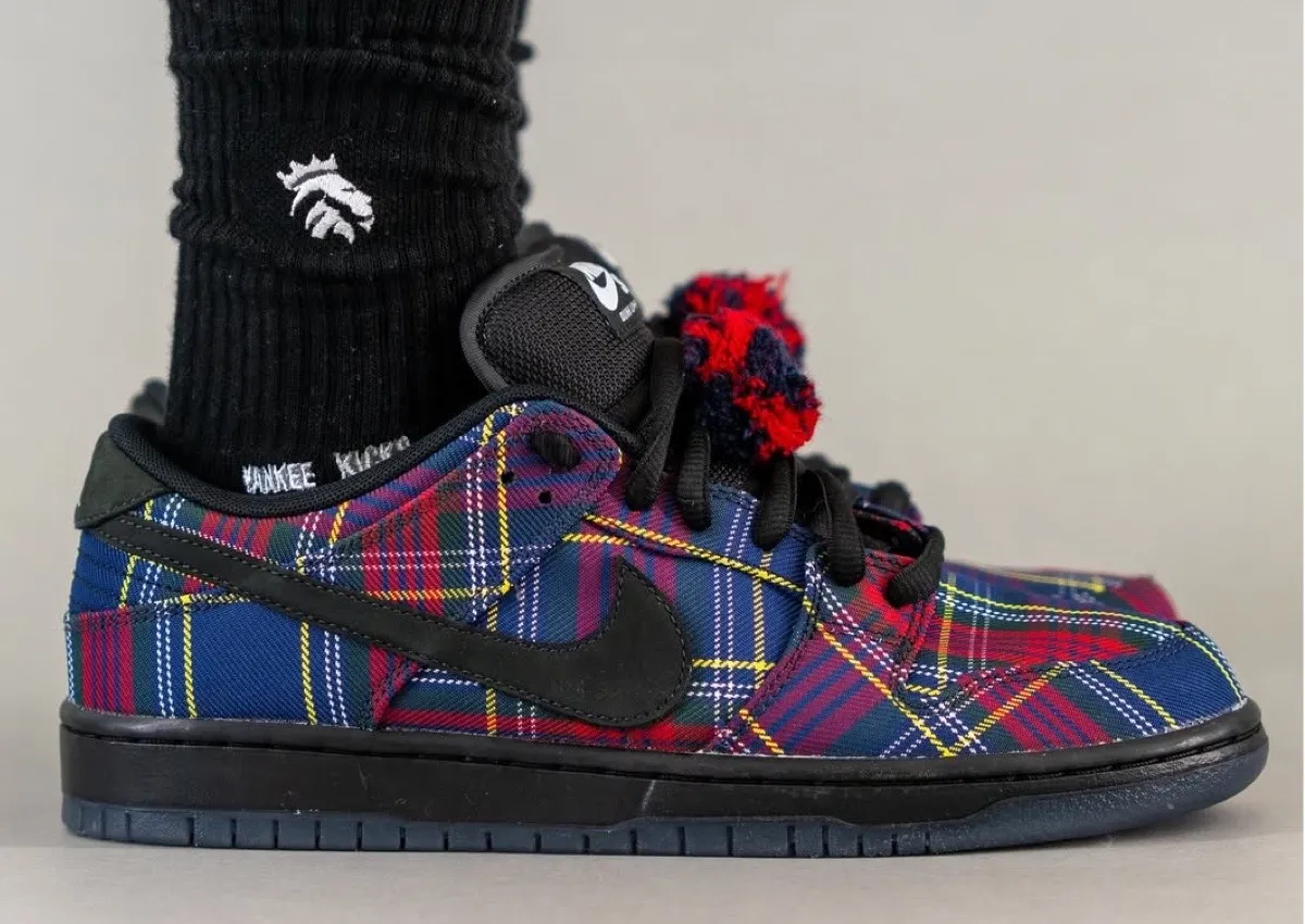 Nardwuar x Nike SB Dunk: Bản collab khiến cộng đồng sneakers dậy sóng