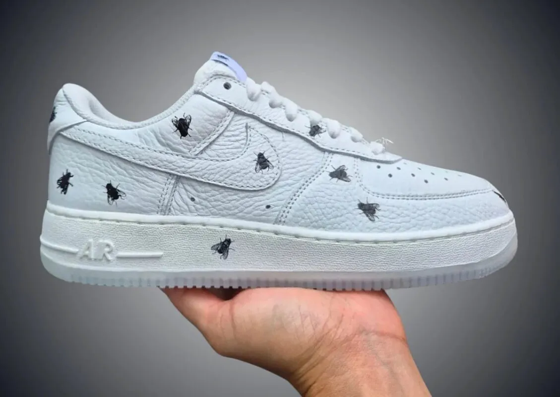 Hinh anh 4: Nike Air Max 95 va Air Force 1 Houseflies - Bo suu tap Halloween 2025 voi chi tiet ruoi am anh va thiet ke doc dao.