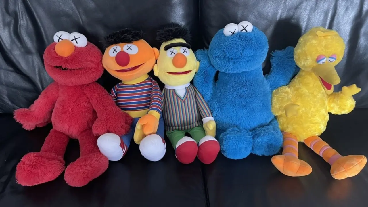 Hinh anh 1: Bo suu tap Sesame Street cua KAWS, nghe thuat duong dai