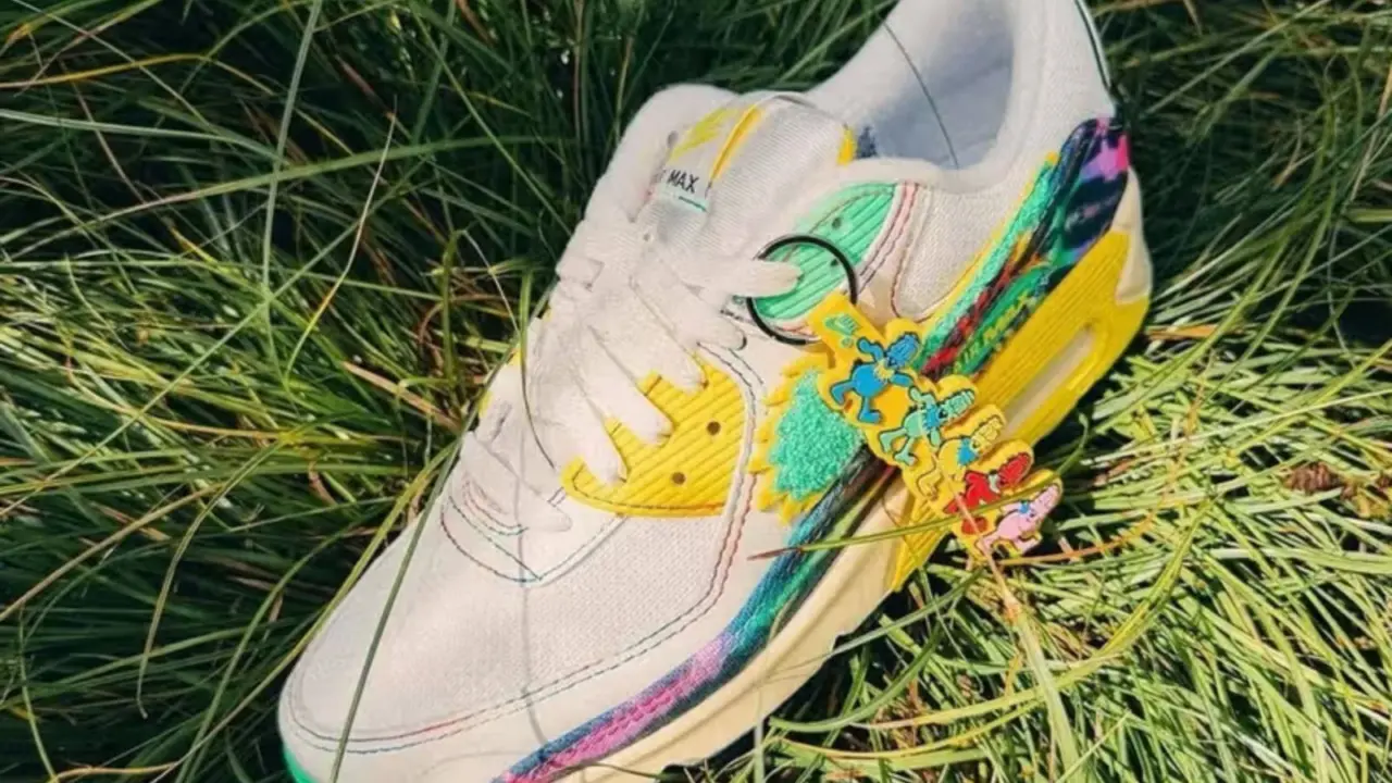 Hinh anh 2: Hinh anh giay Oregon Ducks PE doc quyen tu Nike, bieu tuong cua su sang tao va niem tu hao doi bong.