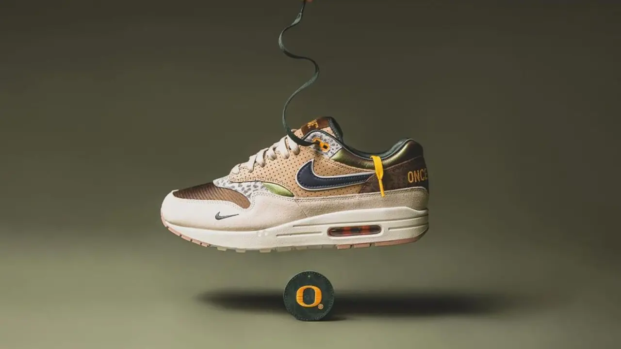 Hinh anh 5: Hinh anh giay Oregon Ducks PE doc quyen tu Nike, bieu tuong cua su sang tao va niem tu hao doi bong.