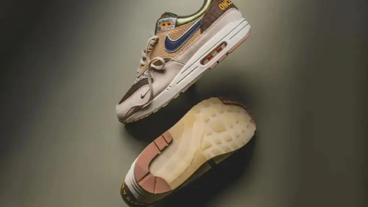 Hinh anh 1: Hinh anh giay Oregon Ducks PE doc quyen tu Nike, bieu tuong cua su sang tao va niem tu hao doi bong.