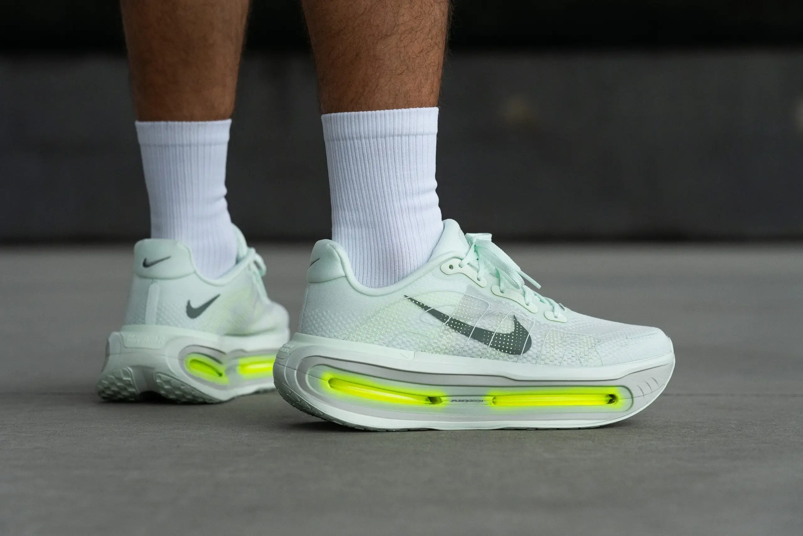 Giày Nike Vomero Premium: Bước tiến mới trong nghệ thuật đệm êm Giày Nike Vomero Premium: Bước tiến mới trong nghệ thuật đệm êm