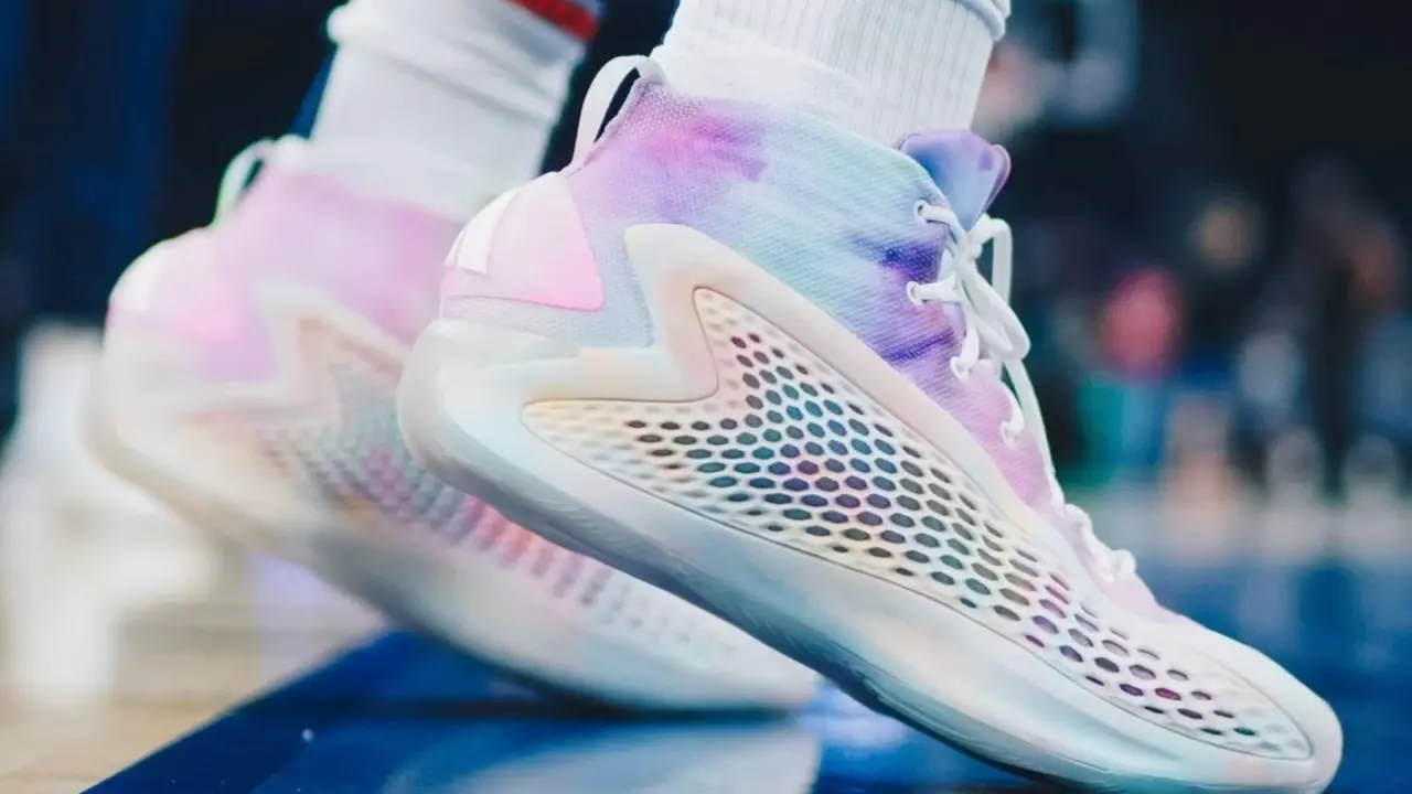 Hinh anh 3: adidas AE 2 3SSB PE voi thiet ke tie-dye mau pastel