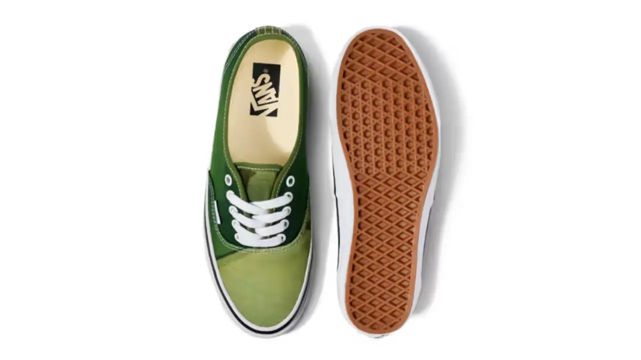 Hinh anh 3: Hinh anh doi giay Vans OTW x American Football Authentic 44 voi thiet ke bia album bieu tuong.