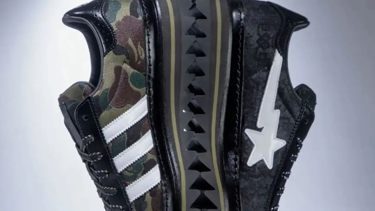 Hinh anh 2: Hinh anh doi giay CLOT x BAPE x adidas Superstar doc quyen tai ComplexCon voi thiet ke khong doi xung.