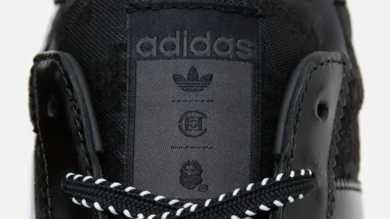 Hinh anh 6: Hinh anh doi giay CLOT x BAPE x adidas Superstar doc quyen tai ComplexCon voi thiet ke khong doi xung.