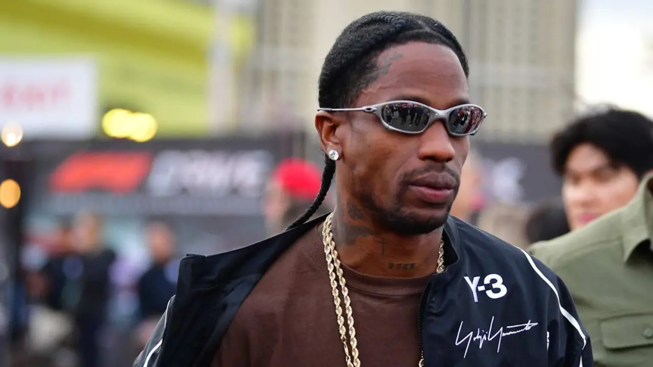 Hinh anh 2: Travis Scott mang giay adidas tren san khau Astroworld