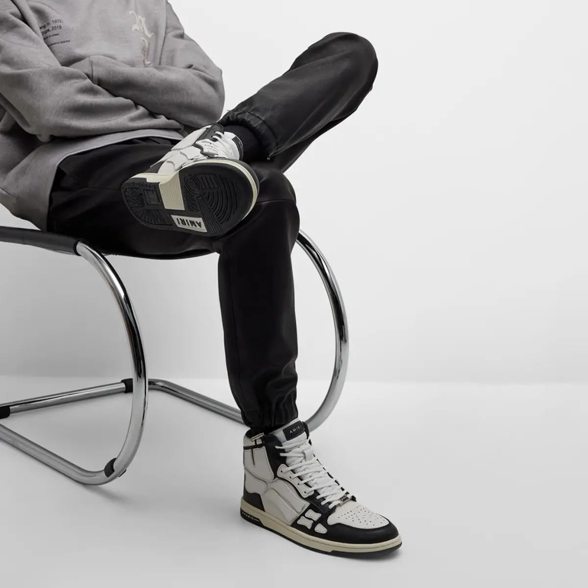 Hinh anh 3: Giay Amiri Skel Top Sneaker voi hoa tiet skeleton dac trung