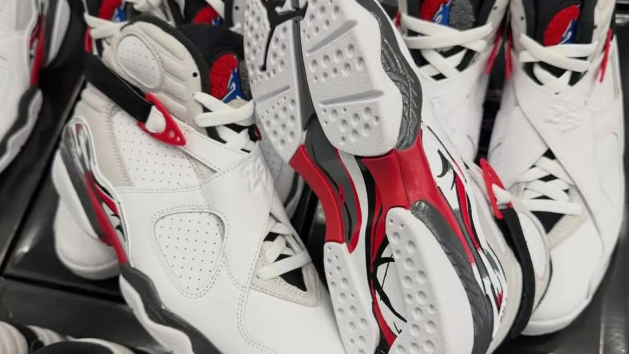 Hinh anh 4: Hinh anh Air Jordan 8 Retro 'Bugs Bunny' 2025 voi thiet ke kinh dien