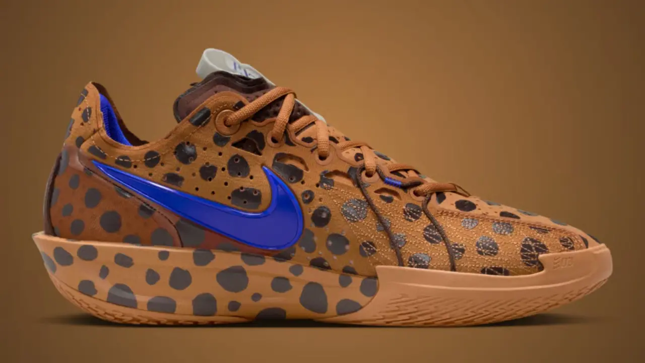 Hinh anh 2: Jordan Poole mang giay Nike GT Cut 3 'Milk ‘N Cookies' voi thiet ke banh quy chocolate va chi tiet xanh lam.