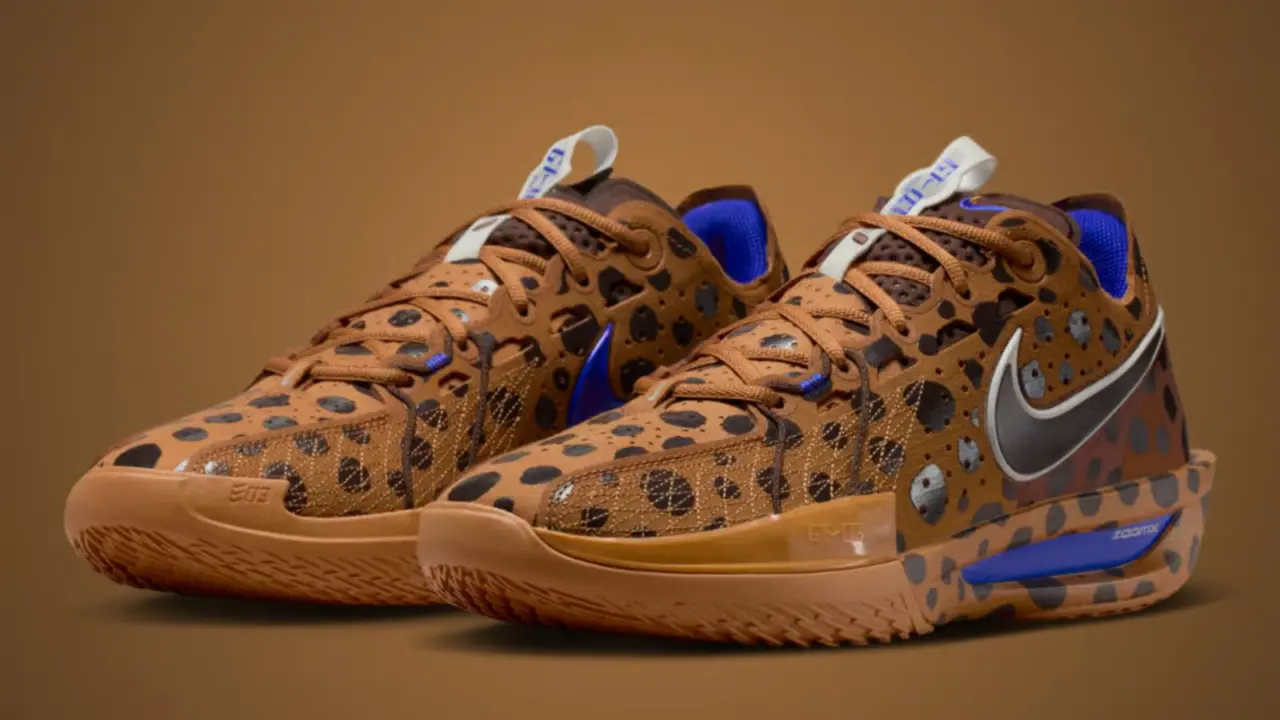 Hinh anh 3: Jordan Poole mang giay Nike GT Cut 3 'Milk ‘N Cookies' voi thiet ke banh quy chocolate va chi tiet xanh lam.